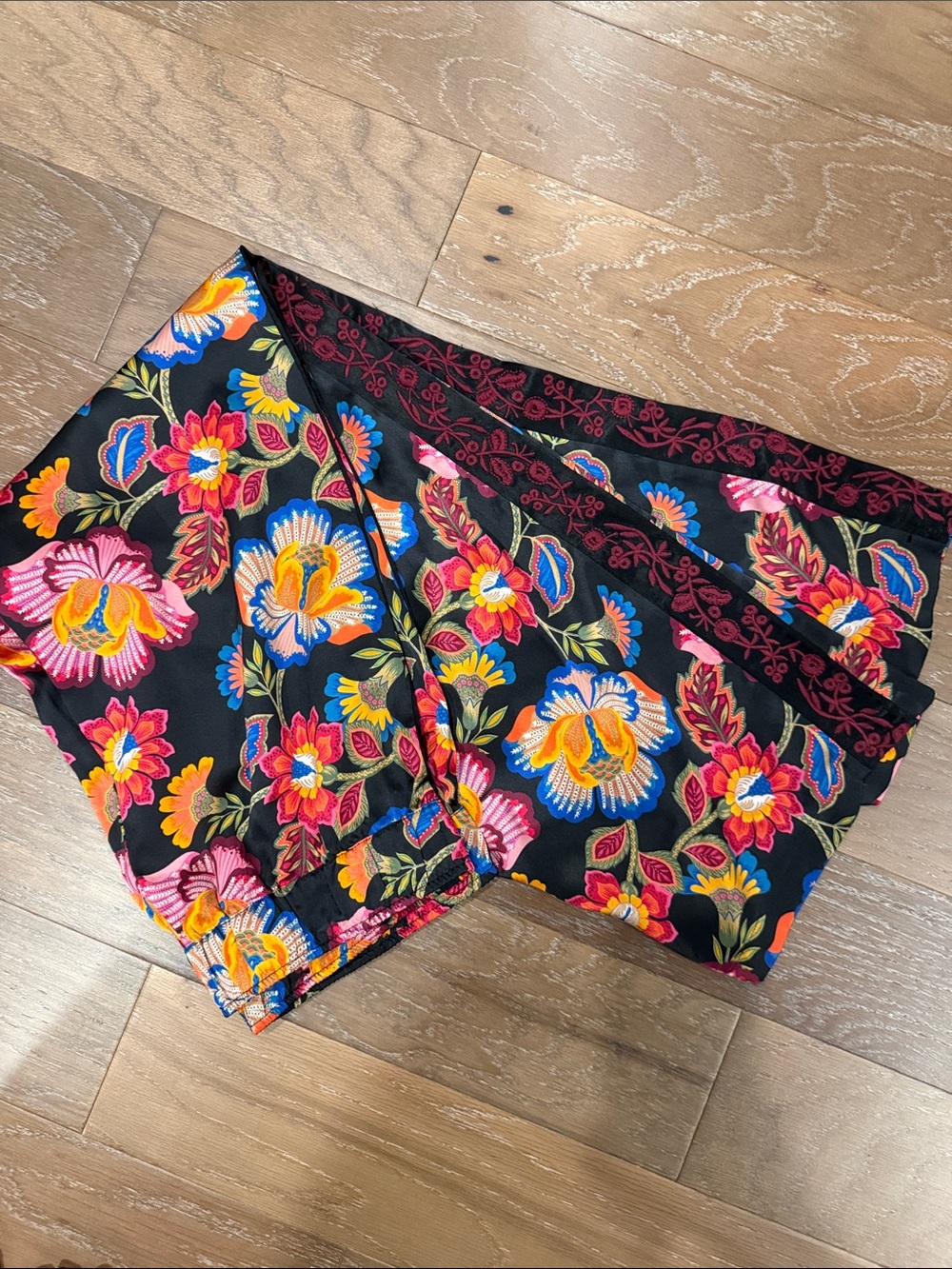 Johnny Was Luxurious Silk Black Floral Pants with Embroidered side Panels - Picture 13 of 13